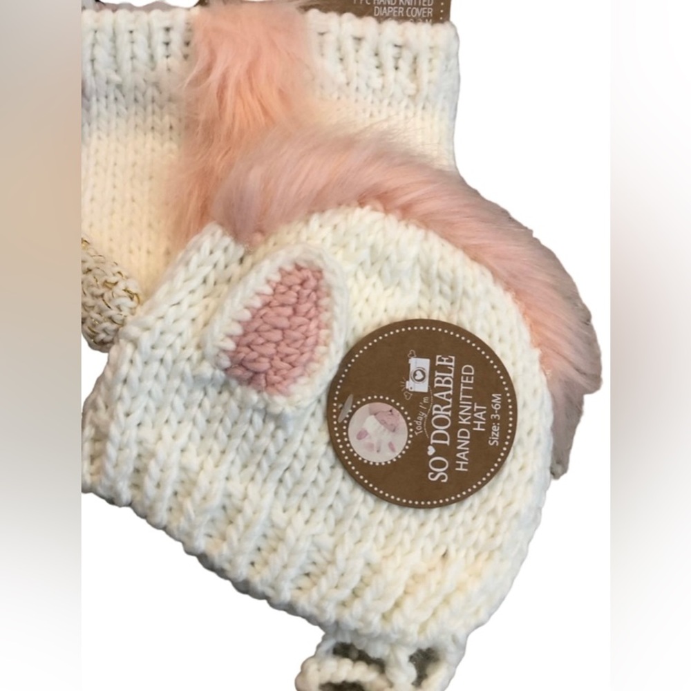SO ADORABLE hand knitted newborn photo shoot outfit. Size 0-3 months